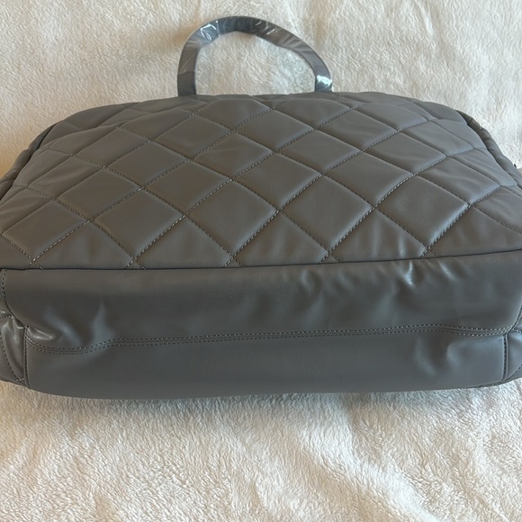 NWT, Gilda Paris Quilted Weekender Bag.Gray - Picture 11 of 11